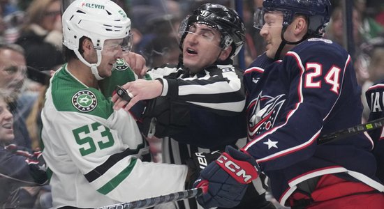 Merzļikins paliek uz 'Blue Jackets' soliņa; 'Canucks' rindās vēl nedebitē Bļugers