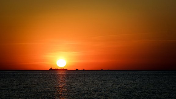 'Delfi' lasītāja foto: Bolderājas debesis izgaismo krāšņs saulriets 'Delfi' lasītāja foto: Bolderājas debesis izgaismo krāšņs saulriets