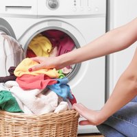 Dažas viltības, kas ievērojami atvieglos veļas mazgāšanu