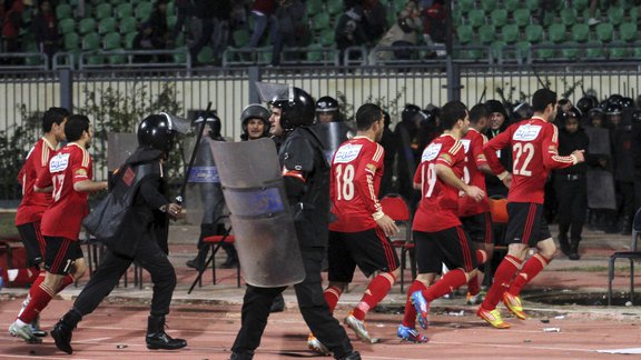 Futbola fanu grautiņš Portsaidā, Ēģiptē - 15