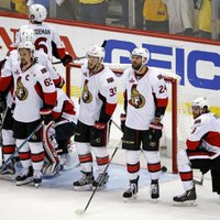 Nežēlīgais Stenlija kauss: puse 'Senators' hokejistu spēlējuši ar traumām