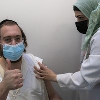 Izraēla atceļ prasību par masku valkāšanu publiskās vietās ārpus telpām