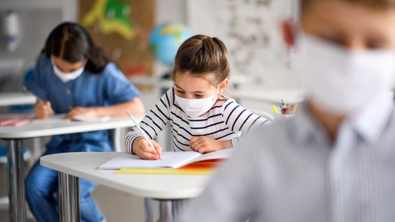 bērni skola mācības sejas maska