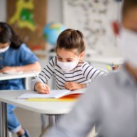 Valdības atbilde Saeimai: masku lietošana skolēniem ir nepieciešama un neapdraud veselību