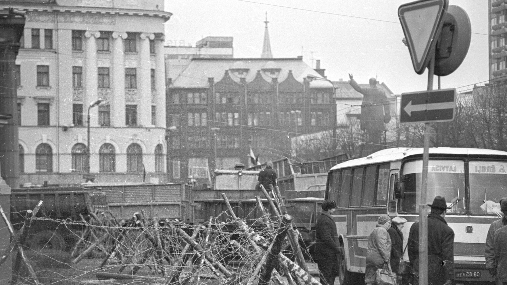Ar vairākiem atceres pasākumiem Rīgā pieminēs 1991. gada barikādes