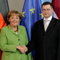 Ангела Меркель в восторге от Валдиса Домбровскиса