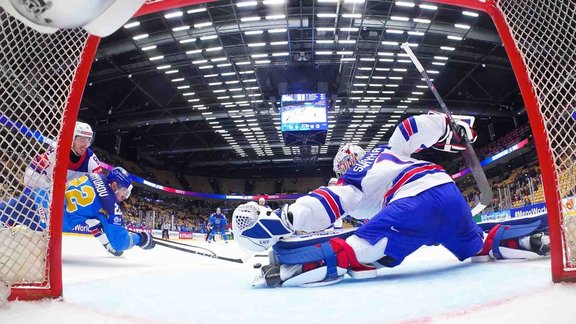 Video: Kazahi iemet mazākumā, slovēņus glābj Horāks – pasaules čempionāta dienas labākie momenti