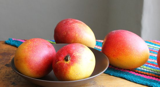 Kā ātrāk nogatavināt mango un pēcāk pareizi uzglabāt