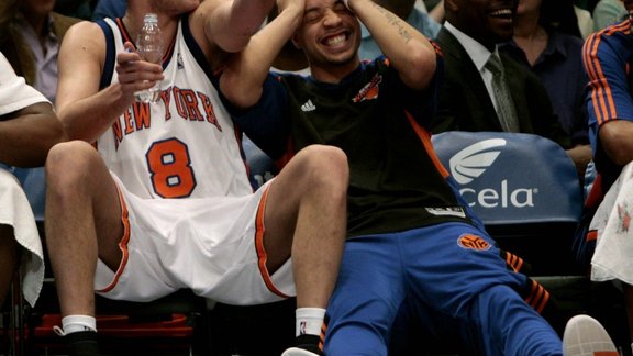 New York Knicks Danilo Gallinari, left, talks with Anthony Roberson 