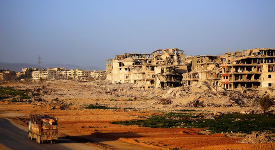 Karte: Kurš un ko kontrolē aizmirstā pilsoņkara sadalītajā Sīrijā