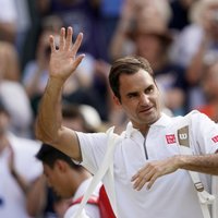 Video: Federers veic jaunu ierakstu tenisa vēsturē un citi Vimbldonas dienas spilgtākie momenti