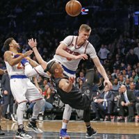 Porziņģim 'double-double' un pieci bloķēti metieni 'Knicks' zaudējumā NBA pastarītei 'Nets'