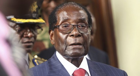 Avoti: Mugabe nevēlas atkāpties no amata