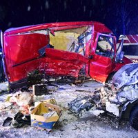 ФОТО. Эстония: в тяжелой аварии на скользкой дороге пострадала гражданка Латвии