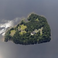 Salā, uz kuras 2011. gadā Breiviks sarīkoja slaktiņu, atkal organizē nometni
