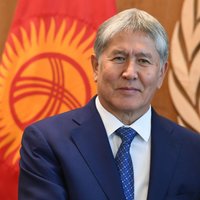 Кризис в Кыргызстане: Атамбаев созвал сторонников на бессрочный митинг