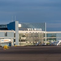 Вильнюсский аэропорт начинает возобновлять пассажирские рейсы