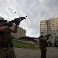 В Луганске взрывы и стрельба, растет число раненых