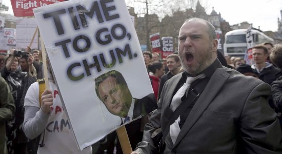 ВИДЕО: В Лондоне прошел многотысячный митинг с требованием отставки Кэмерона