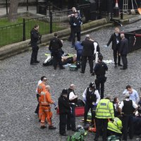 Lielbritānijas policija: Londonas uzbrukumu īstenojis 52 gadus vecs vīrietis