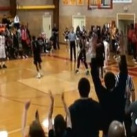 Video: Jancīgs groza guvums basketbolā