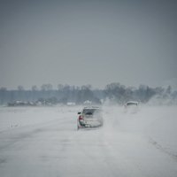 Вниманию водителей: из-за снега и гололедицы затруднено движение по главным и региональным дорогам страны