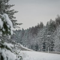 Trešdienas rītā visā Latvijā apledojuši autoceļi
