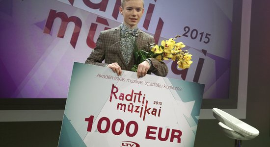 Foto: Šovā 'Radīti mūzikai' uzvaru izcīna ģitārists Miks Akots