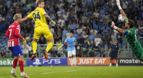 Fantastiski vārtsarga vārti izglābj 'Lazio' no zaudējuma UEFA Čempionu līgas sezonas atklāšanā