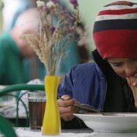Sankciju ietekme: Krievijā palielina iztikas minimumu; zem nabadzības sliekšņa dzīvo 16 miljoni