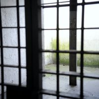Brasas cietumā ieslodzītais nozog Latvijas armijas bikses