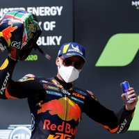 Binders svin uzvaru Čehijas 'MotoGP' posmā; spāņu braucēji paliek bez pjedestāla