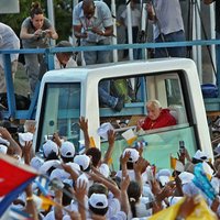 Папа Римский поговорил с отлученным от церкви Фиделем Кастро