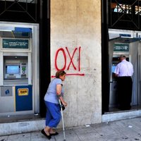 Греция продлила "банковские каникулы" и лимиты на снятие наличных