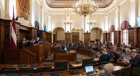 Saeimā svinīgā sēdē godina Latvijas Neatkarības atjaunošanu. Video tiešraide 