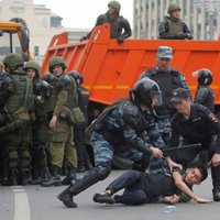 ФОТО: На протестных акциях в День России задержали свыше 1000 человек
