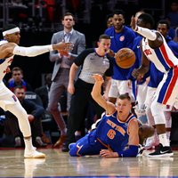 Porziņģim 29 punkti 'Knicks' zaudējumā 'Pistons'