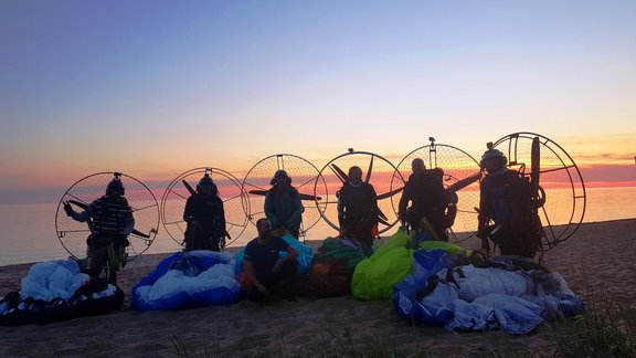 Paramotoristi veikuši pirmo posmu