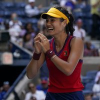 'US Open': Radukanu turpina pārsteigt, 16. uzvaru pēc kārtas gūst Medvedevs