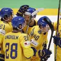 Skandināvu duelī Zviedrijas hokejisti pieveic Dāniju