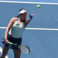 Ostapenko piedzīvo zaudējumu 'Australian Open' dubultspēļu ceturtdaļfinālā