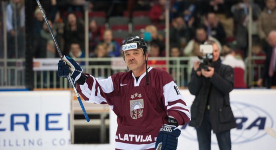 Foto: Latvijas hokeja veterāniem zaudējums spēlē ar Krievijas leģendām
