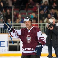 Foto: Latvijas hokeja veterāniem zaudējums spēlē ar Krievijas leģendām