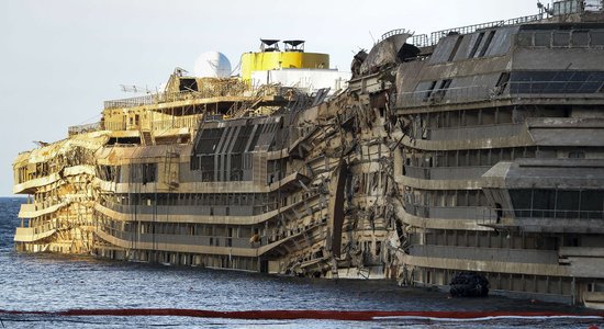 Pie 'Costa Concordia' vraka atrastas mirstīgās atliekas