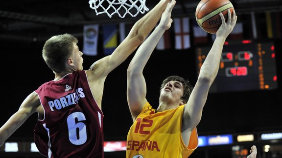 Latvijas - Spānijas spēle basketbolā U-18 - 25