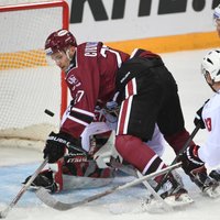 Rīgas 'Dinamo' vārtsarga Kalniņa debijā izcīna sezonā pirmo uzvaru pamatlaikā