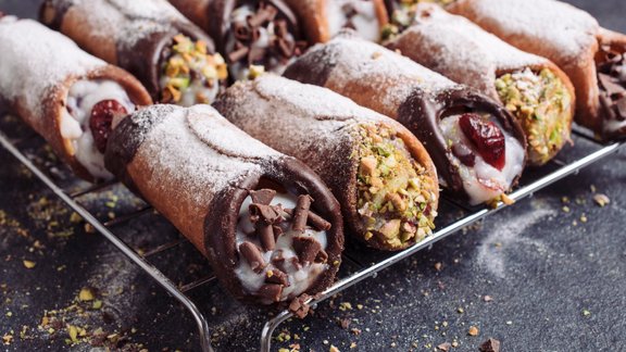 Kanoli cannoli deserts