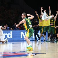 Lietuva dramatiskā cīņā atkal iekļūst 'Eurobasket' pusfinālā