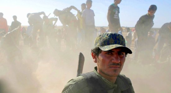 Karte: Par spīti augošai pretestībai kurdu spēki ieņem jaunu Rakas rajonu