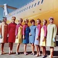 ФОТО: 12 костюмов стюардесс, которые расскажут вам всю историю авиаперелетов